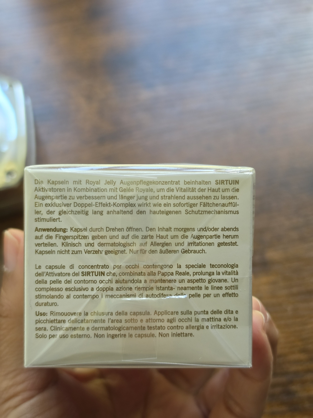 JAFRA Royal Jelly Eye Concentrate Capsules with Sirtuin Activators (60 Ct) - Picture 2 of 5